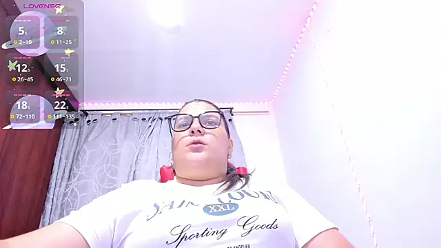 Snapshot of shantal_smith9 chatting on 02.14.26 shantal smith9 online show from 02.14.26