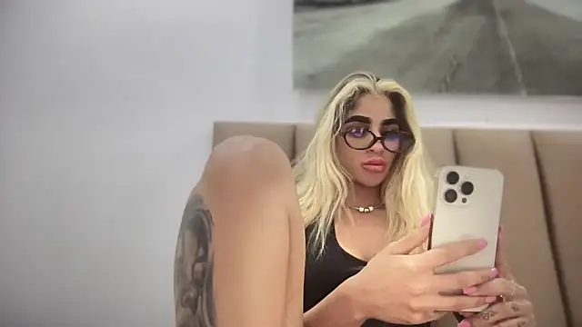 Susandolls online show from 10.21.25