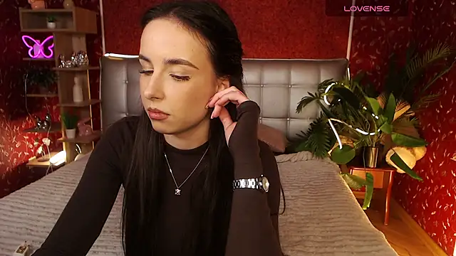 AuroraAksnesss online show from 02.25.25