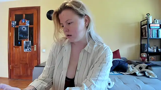 Snapshot of LillyDepp chatting on 04.23.26 LillyDepp online show from 04.23.26