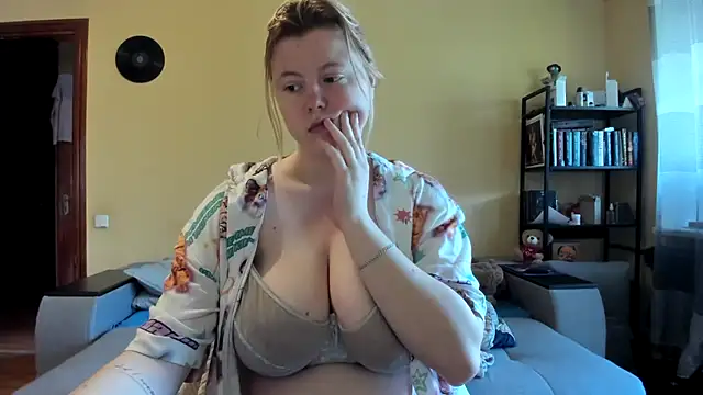 Snapshot of LillyDepp chatting on 04.30.26 LillyDepp online show from 04.30.26