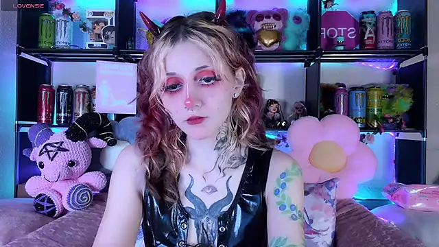 Snapshot of _Devill_Baby chatting on 06.19.26 Devill Baby online show from 06.19.26