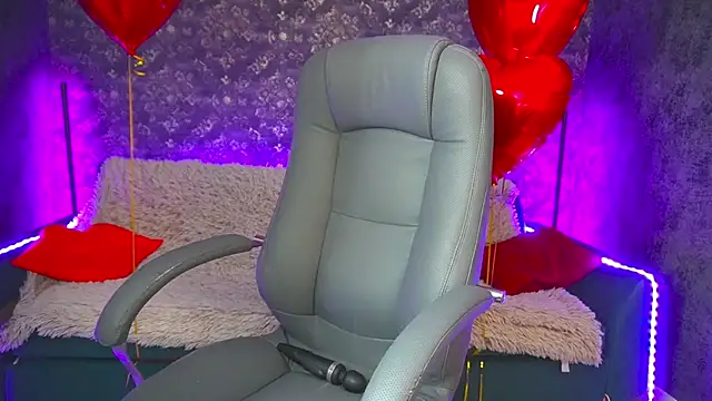 LanaRhoades s online show from 02.16.25