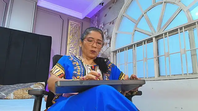 mature bigass   online show from 11.29.25