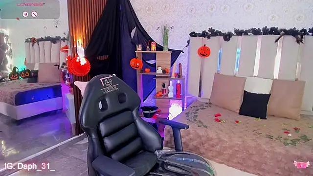 Daphnne tay online show from 10.27.25