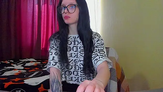 Hi Kitti online show from 03.13.25