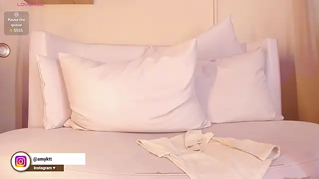 Amy Kiitty  online show from 01.17.25