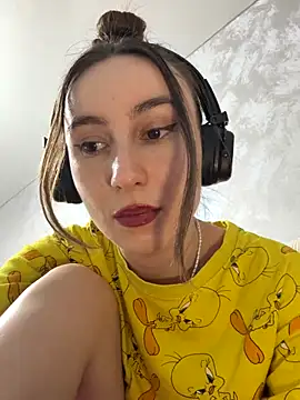 Snapshot of viviandaimond1 chatting on 10.26.25 viviandaimond1 online show from 10.26.25