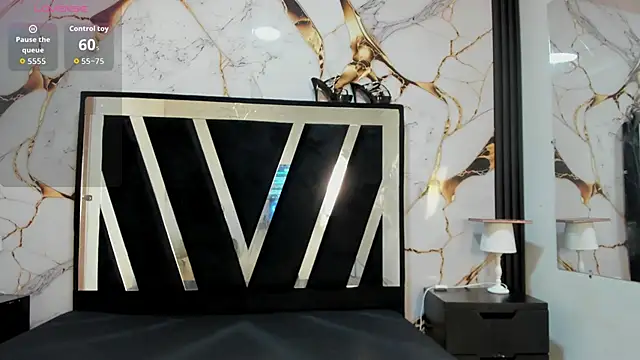 KarinaSimonz online show from 12.17.25