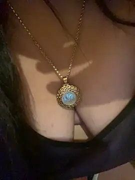 Snapshot of Cameelia chatting on 09.15.25 Cameelia online show from 09.15.25