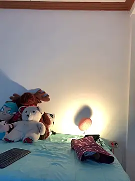 Snapshot of GabyButtler1 chatting on 10.11.25 GabyButtler1 online show from 10.11.25