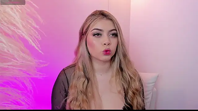 thaliafox  online show from 02.19.25