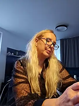 Snapshot of MariaRichi_ chatting on 02.26.25 MariaRichi  online show from 02.26.25