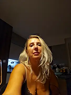 Snapshot of MariaRichi_ chatting on 10.13.25 MariaRichi  online show from 10.13.25