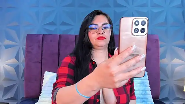 NicoleJonss online show from 11.12.25