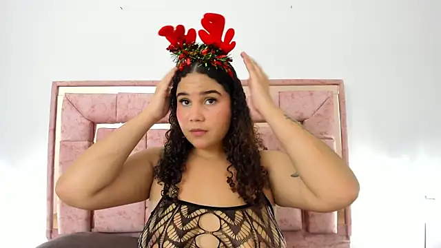 Snapshot of zoee_lovv chatting on 12.18.24 zoee lovv online show from 12.18.24