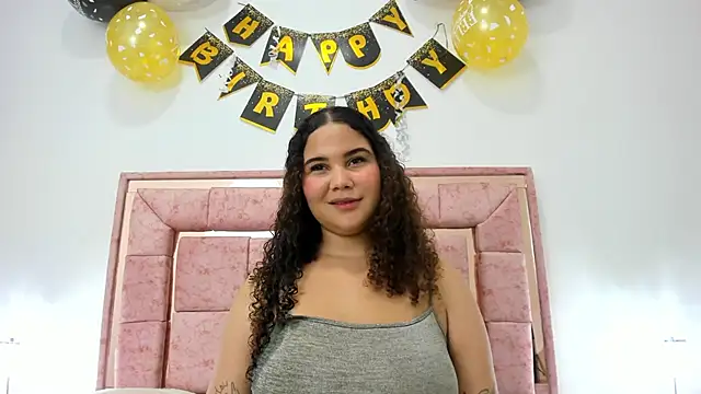Snapshot of zoee_lovv chatting on 12.21.24 zoee lovv online show from 12.21.24