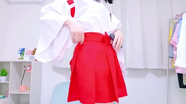 Yurie  online show from 01.05.25