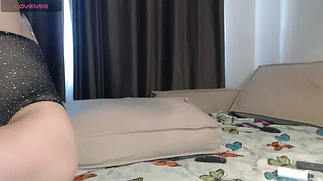 -LauraGold- online show from 02.17.25