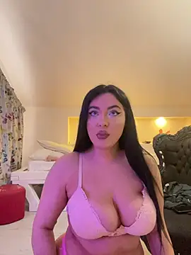 Snapshot of KeiraDark chatting on 04.23.26 KeiraDark online show from 04.23.26