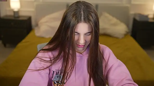 Julia  Star  online show from 09.27.25