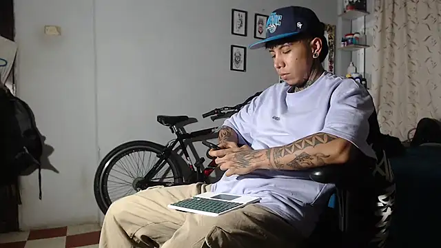 Nickhot0609 online show from 02.04.25