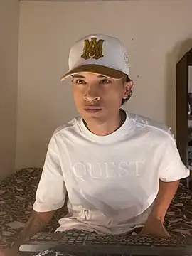 Snapshot of Edward_Milleer chatting on 06.18.26 Edward Milleer online show from 06.18.26