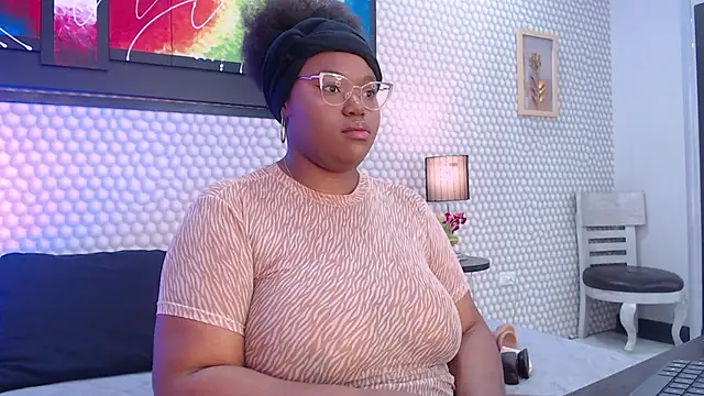 Snapshot of Makena_gh chatting on 02.16.25 Makena gh online show from 02.16.25