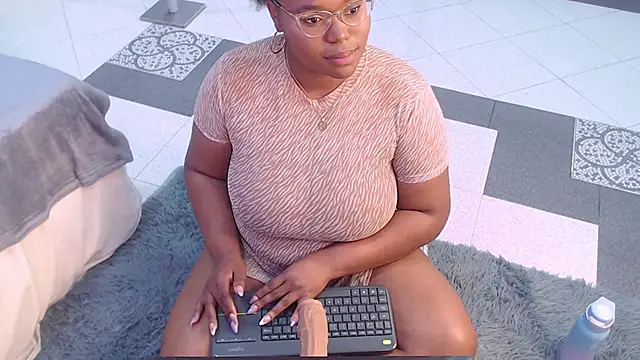 Snapshot of Makena_gh chatting on 02.16.25 Makena gh online show from 02.16.25