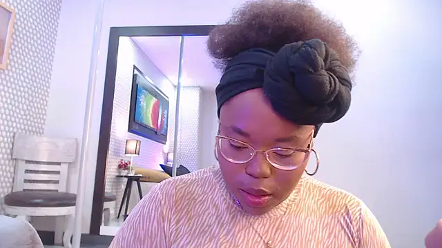 Snapshot of Makena_gh chatting on 02.25.25 Makena gh online show from 02.25.25