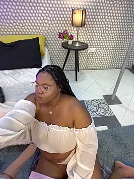 Snapshot of Makena_gh chatting on 03.16.25 Makena gh online show from 03.16.25