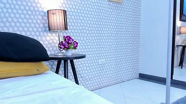 Snapshot of Makena_gh chatting on 03.22.25 Makena gh online show from 03.22.25