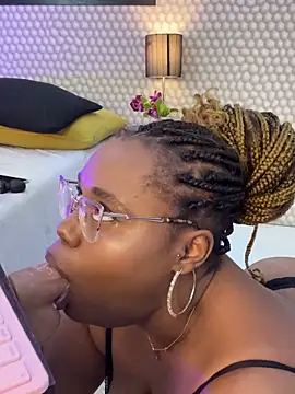 Snapshot of Makena_gh chatting on 03.23.25 Makena gh online show from 03.23.25