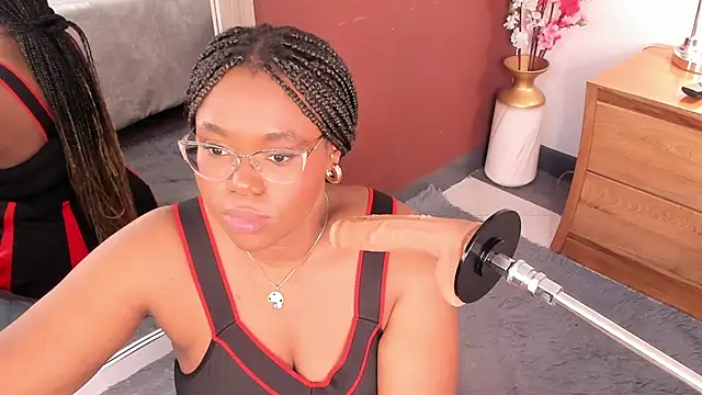 Snapshot of Makena_gh chatting on 11.13.25 Makena gh online show from 11.13.25