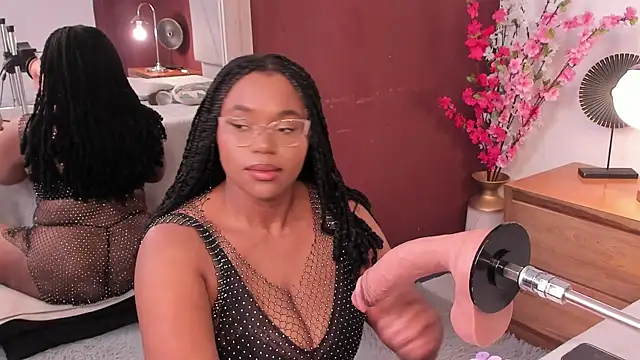 Snapshot of Makena_gh chatting on 05.19.26 Makena gh online show from 05.19.26