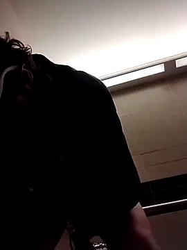 Snapshot of axelongshaft69 chatting on 12.19.25 axelongshaft69 online show from 12.19.25