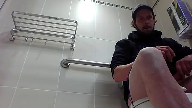 Snapshot of axelongshaft69 chatting on 01.11.26 axelongshaft69 online show from 01.11.26