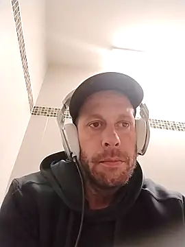 Snapshot of axelongshaft69 chatting on 02.27.26 axelongshaft69 online show from 02.27.26