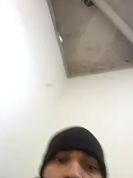 Snapshot of Malubrotudo chatting on 09.28.25 Malubrotudo online show from 09.28.25