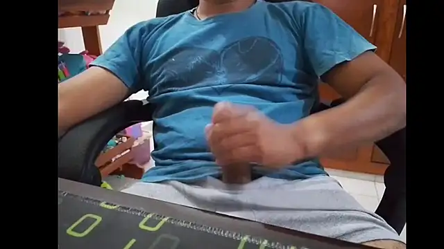 Snapshot of OlmecaSex chatting on 12.11.24 OlmecaSex online show from 12.11.24