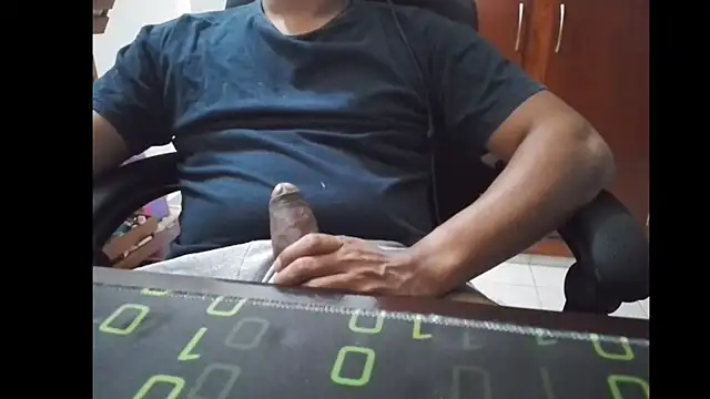 Snapshot of OlmecaSex chatting on 12.12.24 OlmecaSex online show from 12.12.24