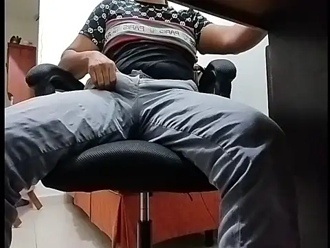 Snapshot of OlmecaSex chatting on 01.15.26 OlmecaSex online show from 01.15.26