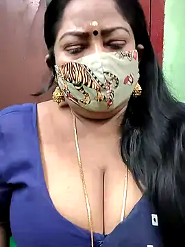 Snapshot of maniisha chatting on 12.17.24 maniisha online show from 12.17.24