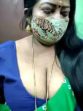 Snapshot of maniisha chatting on 12.18.24 maniisha online show from 12.18.24