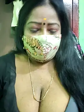 Snapshot of maniisha chatting on 09.18.25 maniisha online show from 09.18.25