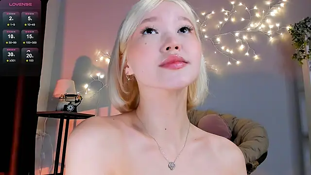 Snapshot of milli_sun_ chatting on 12.27.24 milli sun online show from 12.27.24