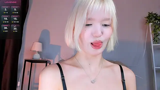 Snapshot of milli_sun_ chatting on 01.22.25 milli sun online show from 01.22.25