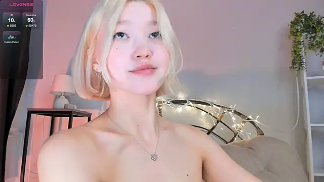 Snapshot of milli_sun_ chatting on 01.26.25 milli sun online show from 01.26.25