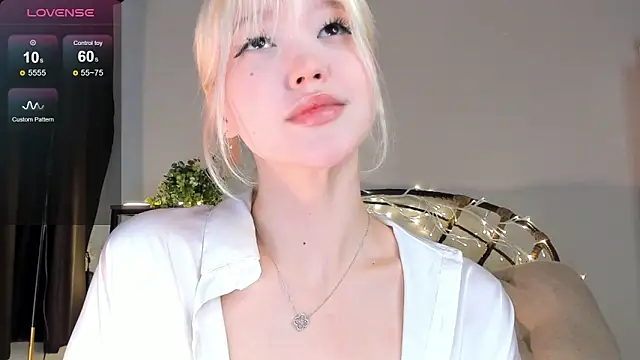 Snapshot of milli_sun_ chatting on 03.06.25 milli sun online show from 03.06.25