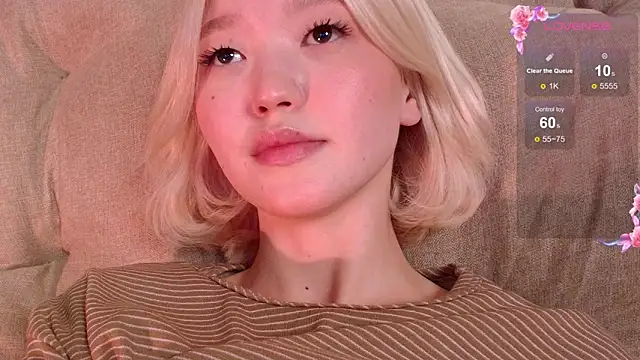 Snapshot of milli_sun_ chatting on 10.05.25 milli sun online show from 10.05.25